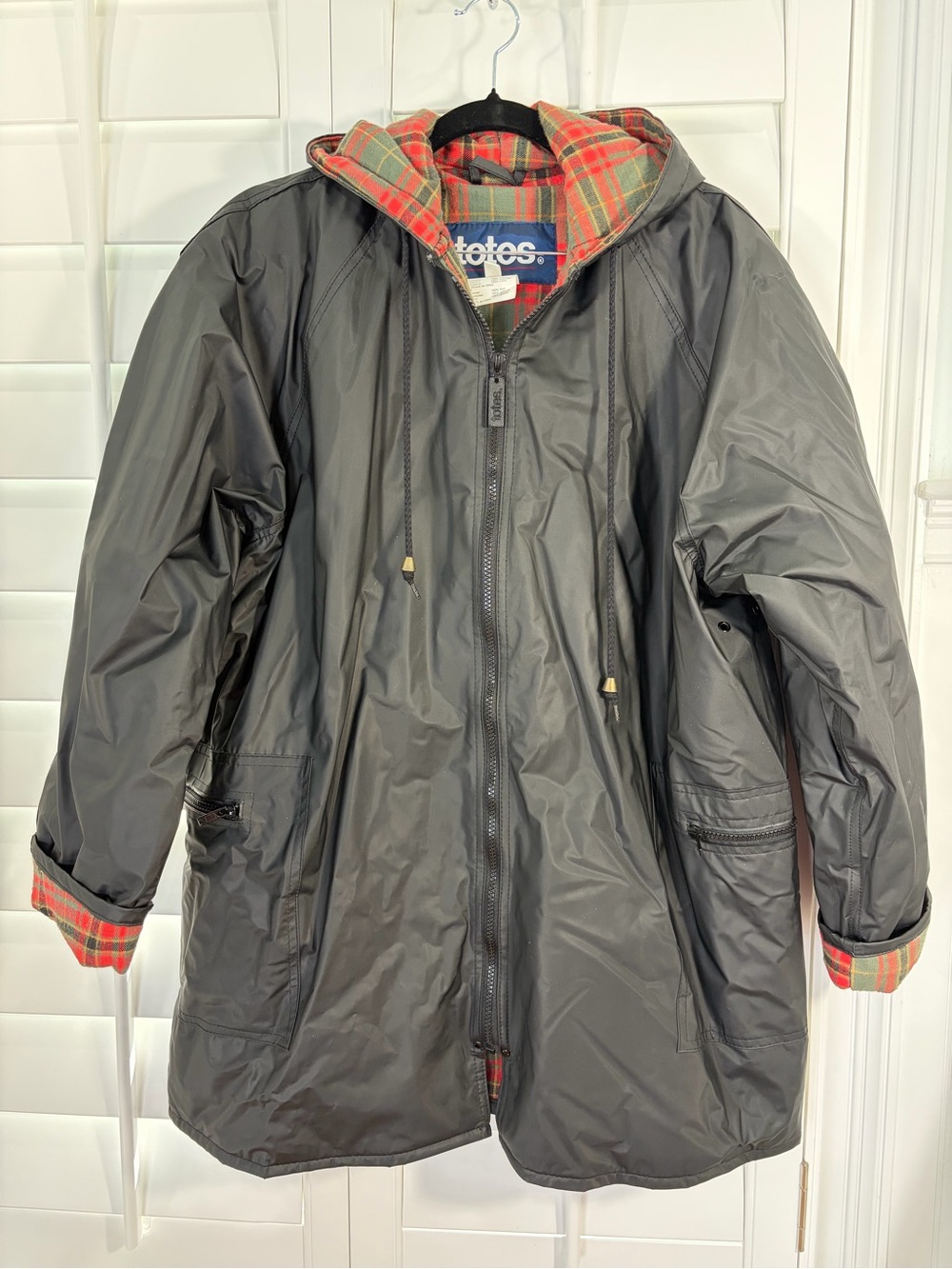 totes Charcoal/Black Hooded Storm Jacket with Red Plaid Lining (M)